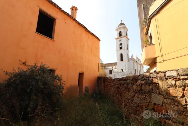 Casa indipendente su due livelli da ristrutturare