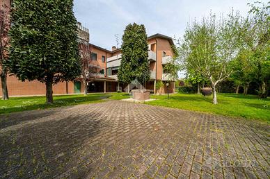 4 LOCALI A REGGIO NELL'EMILIA