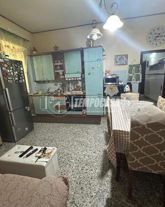 Trilocale da ristrutturare con due camere, bagno,
