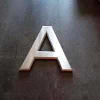 Lettera "A" decorativa in acciaio inox satinato  