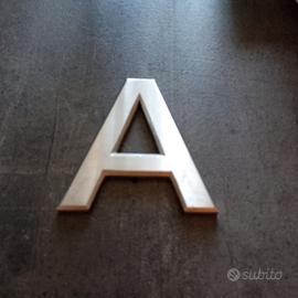Lettera "A" decorativa in acciaio inox satinato  