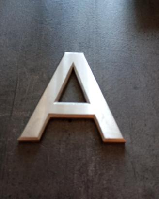 Lettera "A" decorativa in acciaio inox satinato  