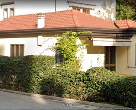 Casa singola con giardino