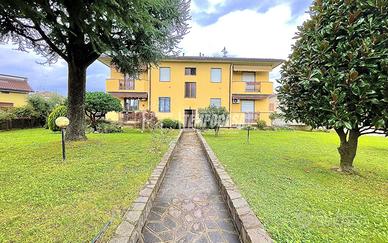 AMPIO APPARTAMENTO IN VILLA CON BOX E GIARDINO