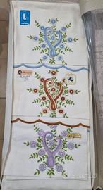 loviricami asciugamani puro lino ricamati a mano 