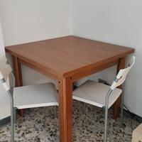 tavolo con sedie