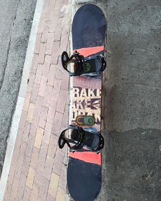 Drake Force 158 cm Snowboard + Attacchi Nitro M