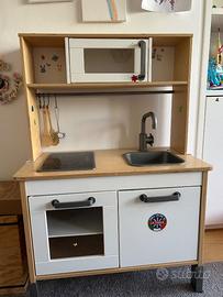 Cucinetta in legno per bambini Ikea