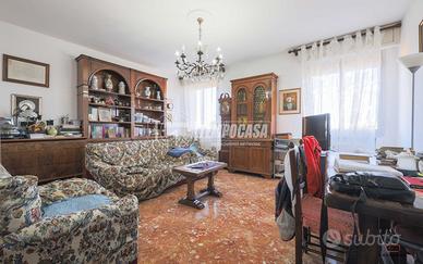 AMPIO QUADRILOCALE CON VISTA PANORAMICA DA RISTRUT