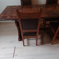 Tavolo in ulivo con sei sedie in noce e pell