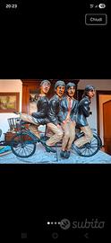 Scultura dei Beatles in bicicletta