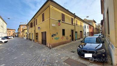 CENTRO 4 LOCALI 110mq IN BIFAMILIARE CON BALCONE