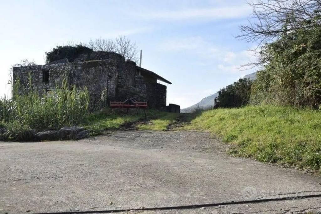 Rustico / Casale di 60 m² con 1 locale e box auto - Vista 4