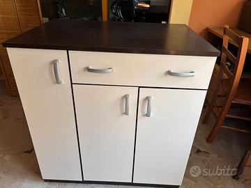 Mobile con cassetti ed ante