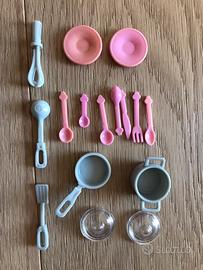 Barbie set cucina pentole piatti posate - Collezionismo In vendita a Parma