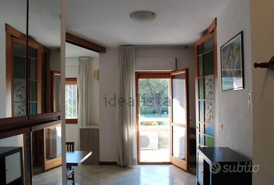 Eur torrino bilocale arredato con balcone