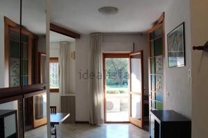 Eur torrino bilocale arredato con balcone