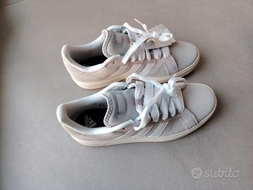 ￼



Sneakers da uomo grigie in pelle con logo ad