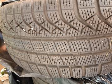 4 Pneumatici Pirelli P0 Run Flat  Invernali  Usati
