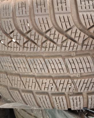 4 Pneumatici Pirelli P0 Run Flat  Invernali  Usati