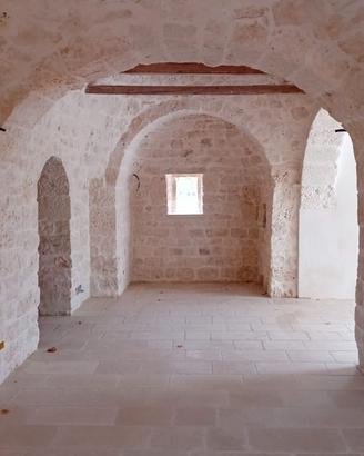 Pavimento in Pietra di Trani anticato e levigato