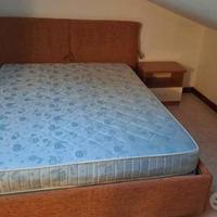 Letto matrimoniale contenitore, materasso e comodi