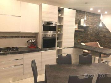 CENTRO RISTRUTTURATO ARREDATO VICINO AL MARE