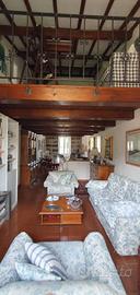 Appartamento di 160 m² con più di 5 locali a Firen