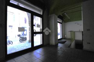 NEGOZIO A BOLOGNA