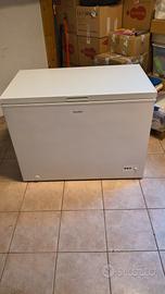 freezer da 295 litri Comfee.