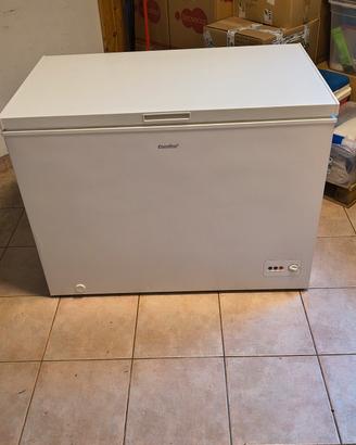 freezer da 295 litri Comfee.
