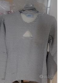 Abbigliamento a stock
