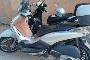 Beverly 300 del 2012