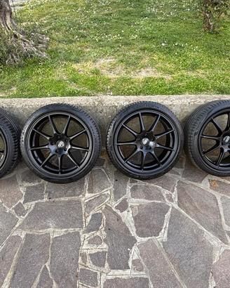 Cerchi OZ Racing con gomme Pirelli 225-40-R18-92Y