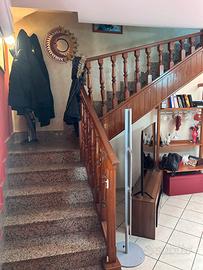 Casa su 3 livelli + cantina esterna