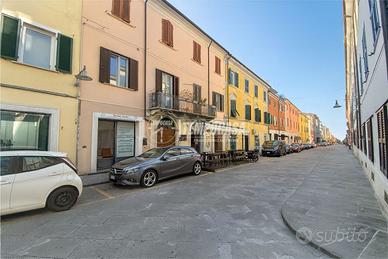 SOLUZIONE INDIPENDENTE IN CENTRO STORICO A MASSA