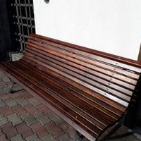 Panchina da giardino realizzata artigianalmente