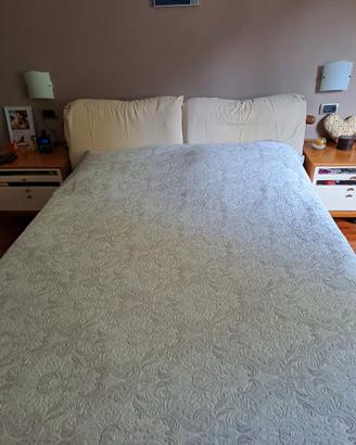 camera da letto con materasso