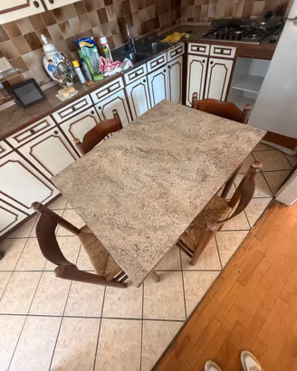 Tavolo da cucina con 6 sedie in legno-allungabile