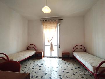 Stanze in ampio Appartamento Pressi Via Napoli