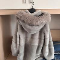 Pelliccia ecologica con cappuccio taglia M