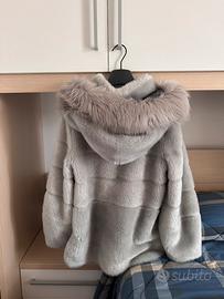 Pelliccia ecologica con cappuccio taglia M