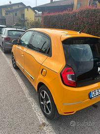 Renault Twingo come da foto ideale per neopatentat