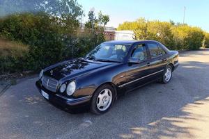 MERCEDES CLASSE E GANCIO TRAINO