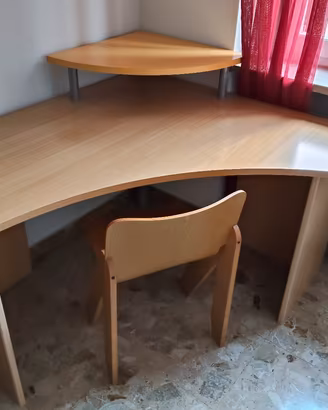 scrivania angolare, sedia ed armadio 