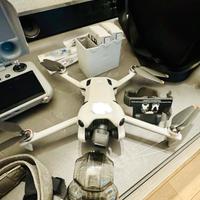 Dji mini 4 pro fly combo + accessori