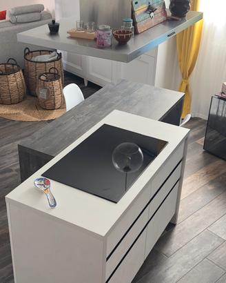 Isola cucina completa di induzione e cappa