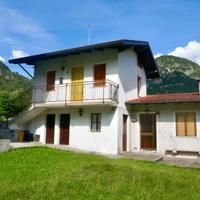 ACCOGLIENTE CASA CON GIARDINO