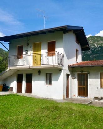 ACCOGLIENTE CASA CON GIARDINO