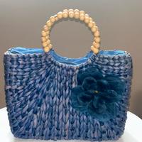 Borsa blu con fiore